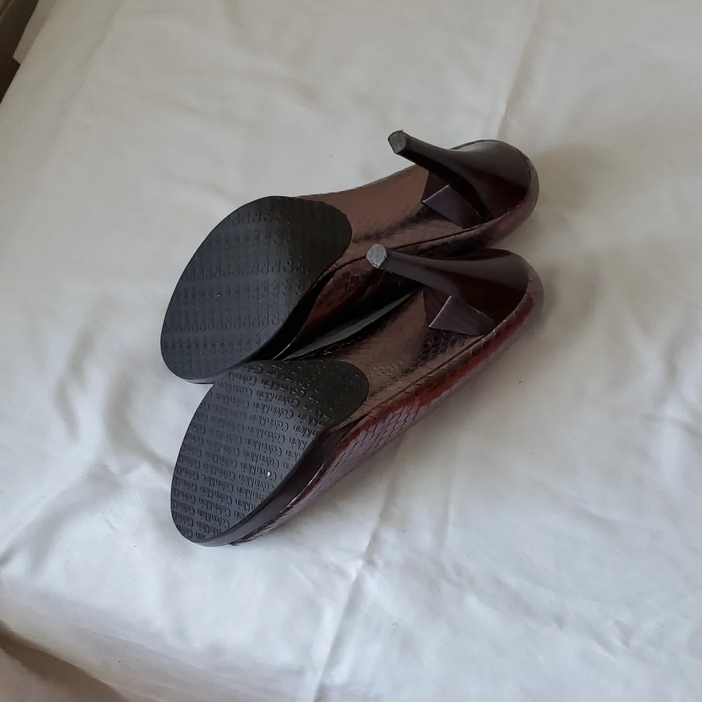 Shoes - Picture 3 of 4